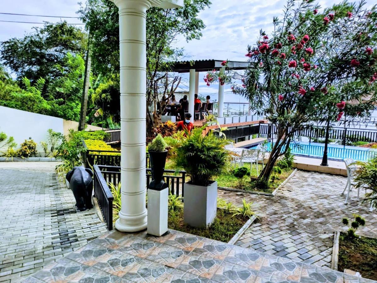 Queens Beach Hotel Tangalle Esterno foto