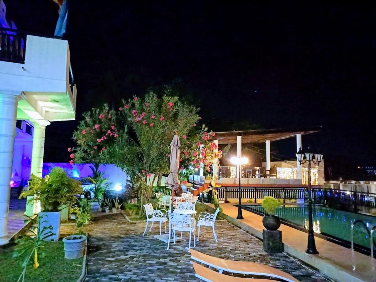 Queens Beach Hotel Tangalle Esterno foto