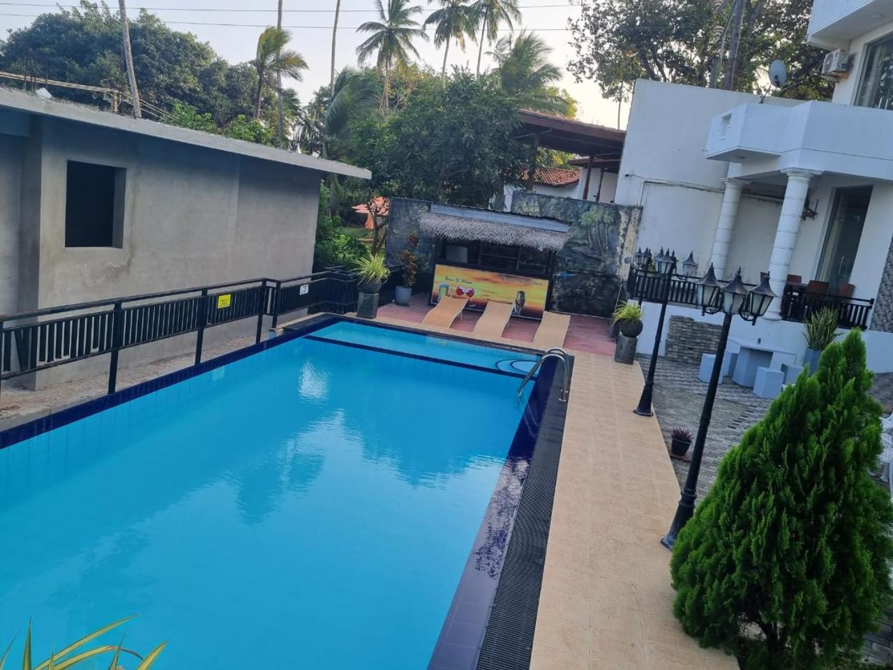 Queens Beach Hotel Tangalle Esterno foto