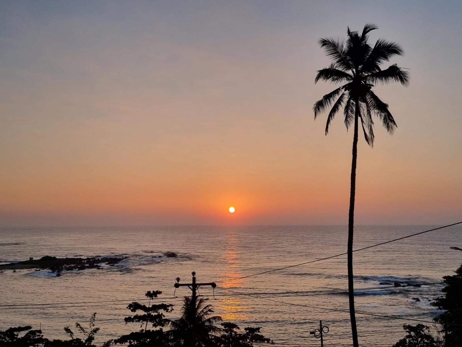 Queens Beach Hotel Tangalle Esterno foto