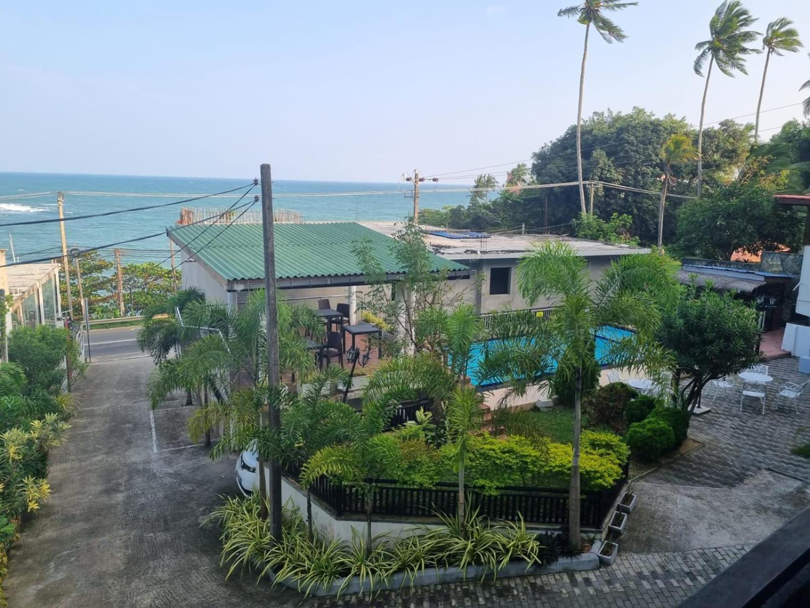 Queens Beach Hotel Tangalle Esterno foto