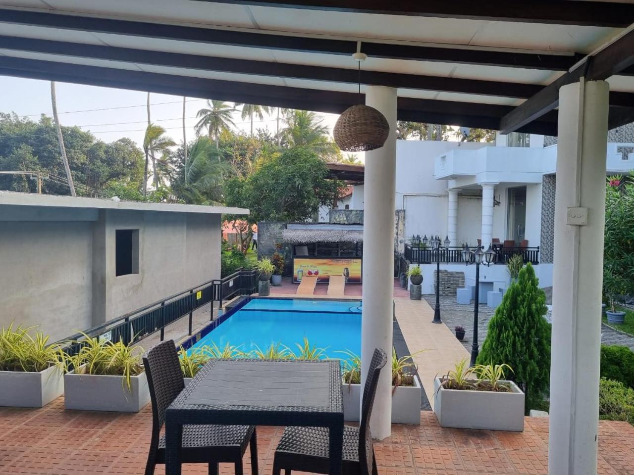 Queens Beach Hotel Tangalle Esterno foto