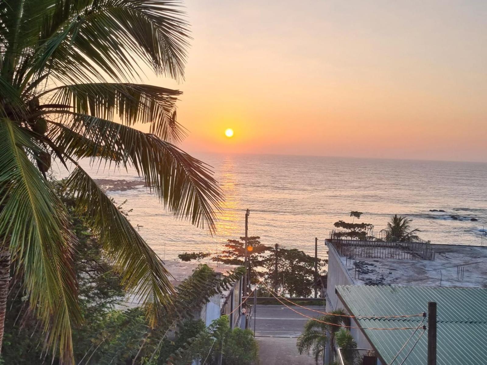 Queens Beach Hotel Tangalle Esterno foto
