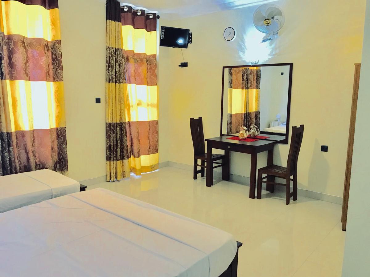 Queens Beach Hotel Tangalle Esterno foto