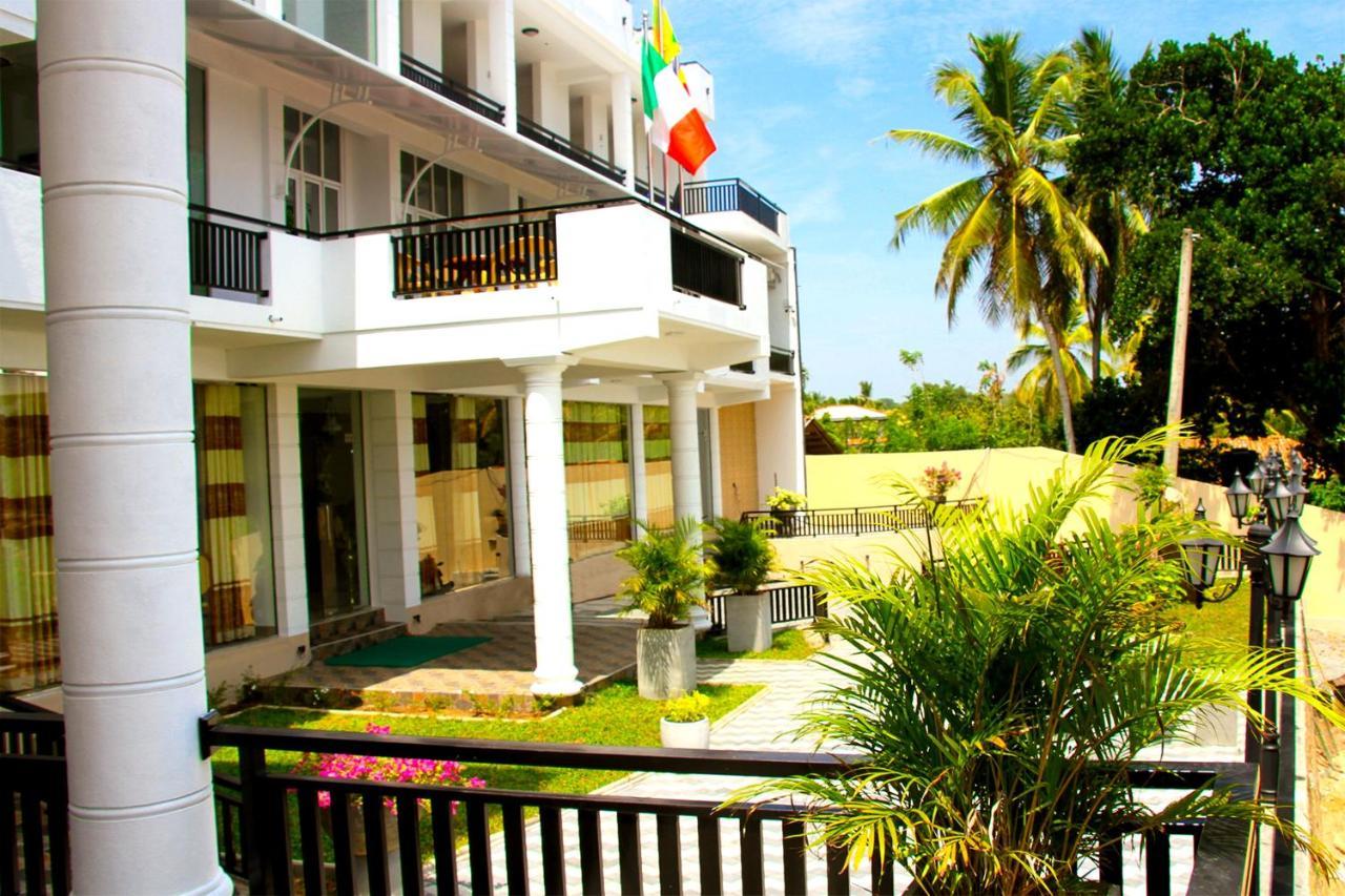 Queens Beach Hotel Tangalle Esterno foto