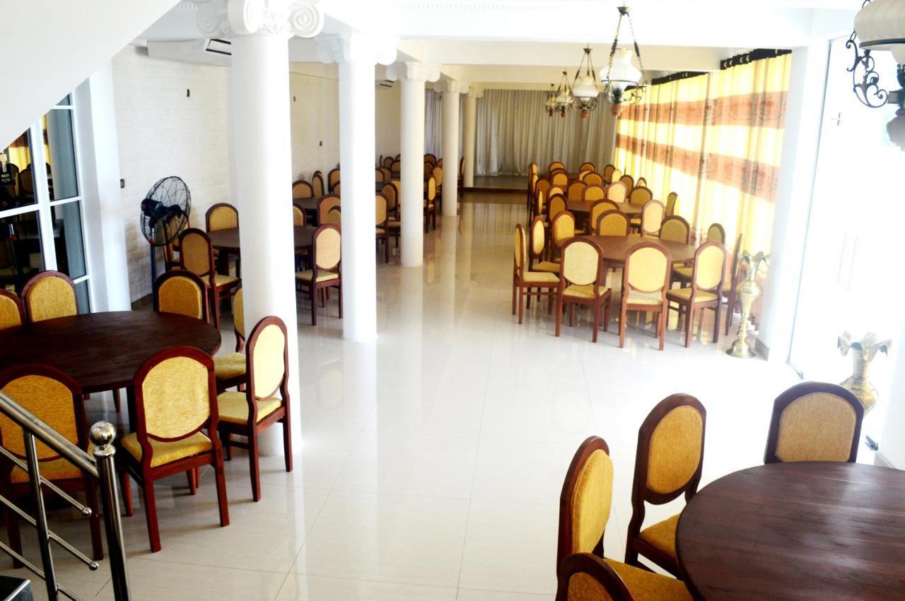 Queens Beach Hotel Tangalle Esterno foto