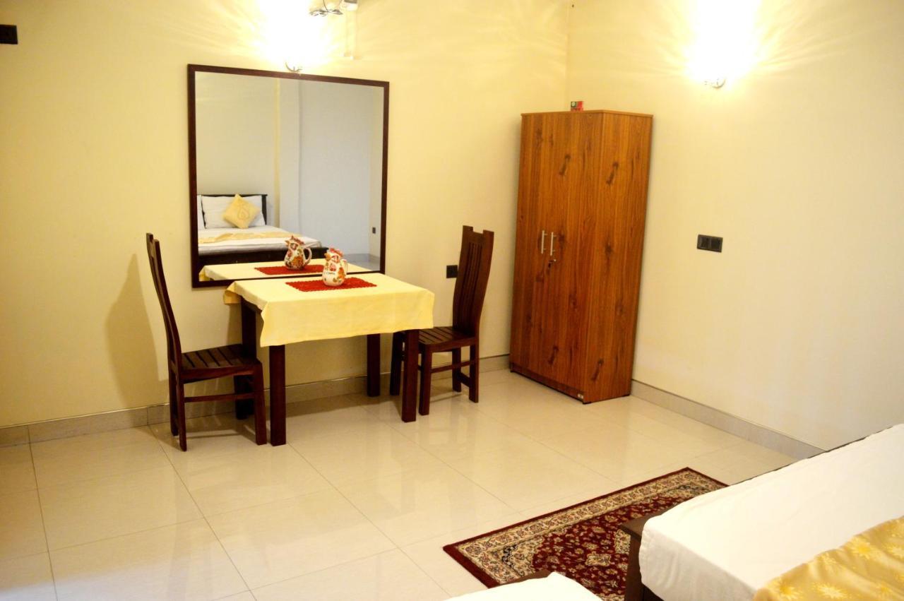 Queens Beach Hotel Tangalle Esterno foto