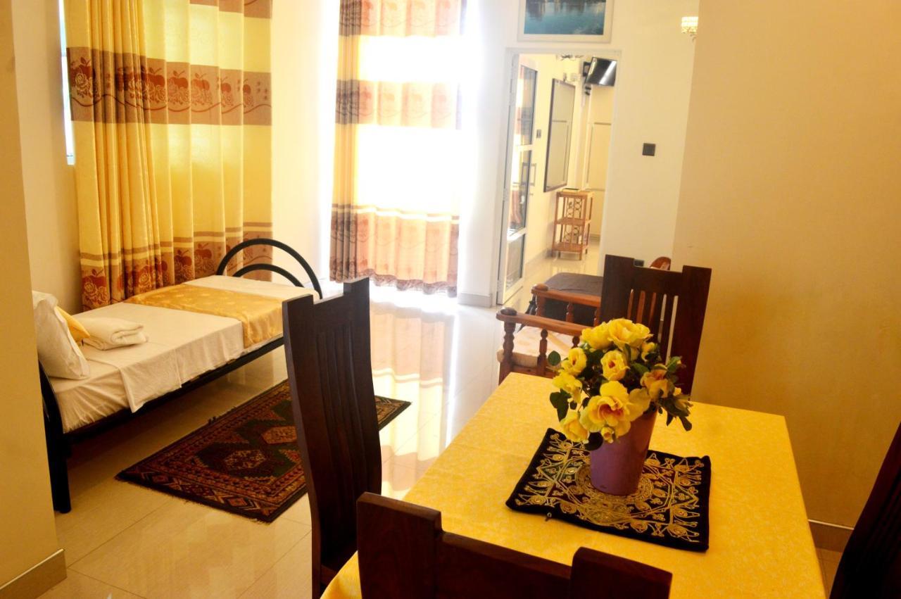 Queens Beach Hotel Tangalle Esterno foto