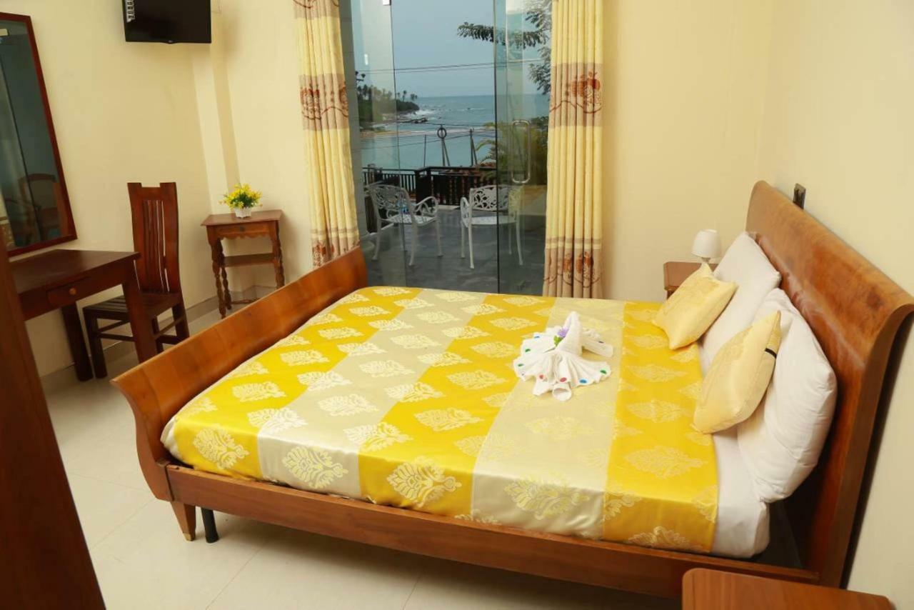 Queens Beach Hotel Tangalle Esterno foto