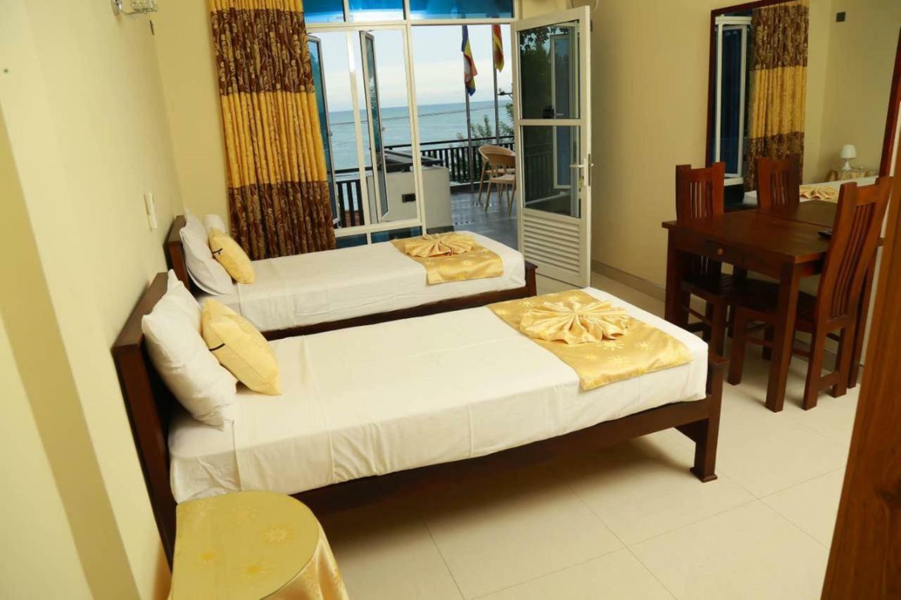 Queens Beach Hotel Tangalle Esterno foto