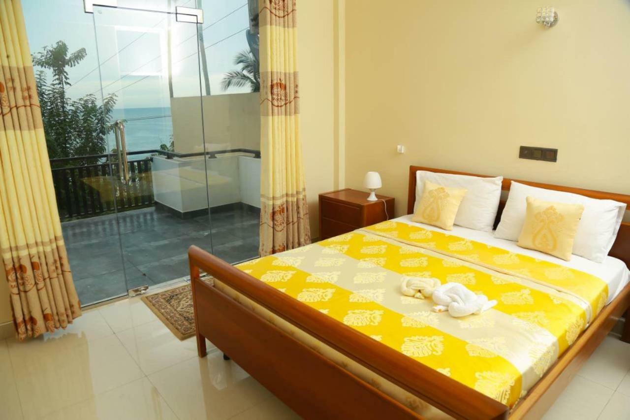 Queens Beach Hotel Tangalle Esterno foto