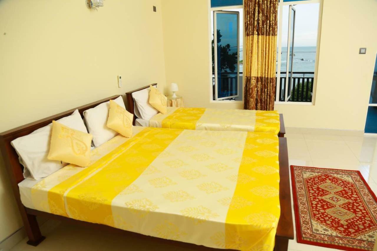 Queens Beach Hotel Tangalle Esterno foto