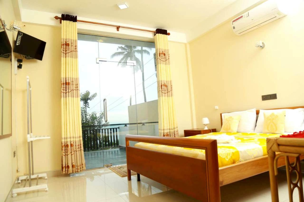 Queens Beach Hotel Tangalle Esterno foto