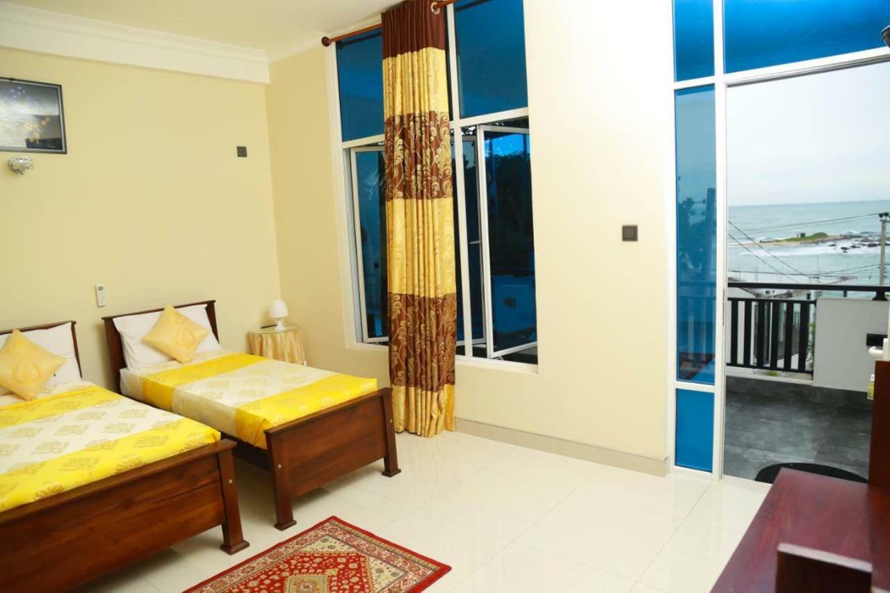 Queens Beach Hotel Tangalle Esterno foto