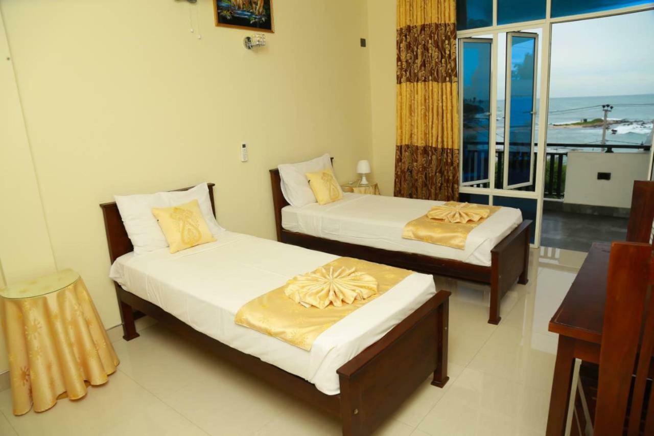 Queens Beach Hotel Tangalle Esterno foto