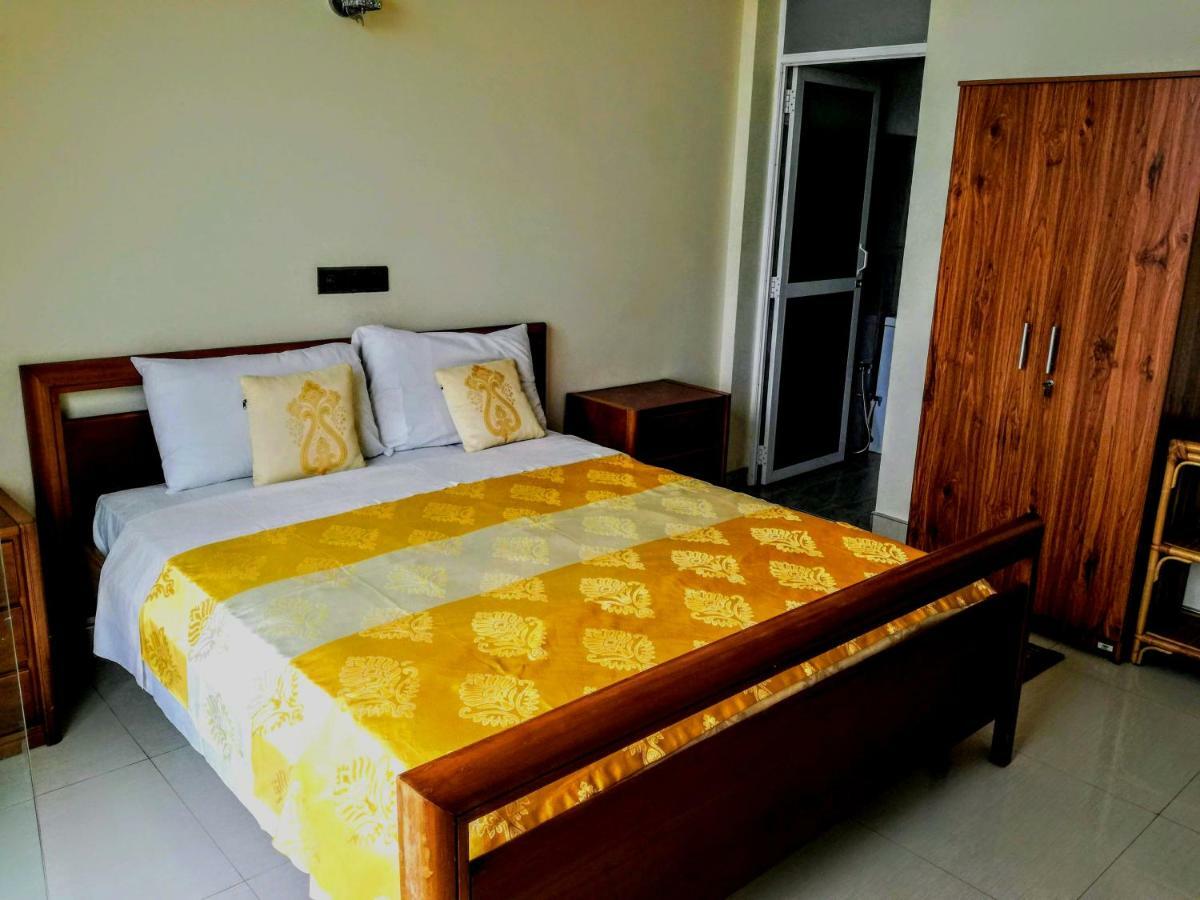 Queens Beach Hotel Tangalle Esterno foto