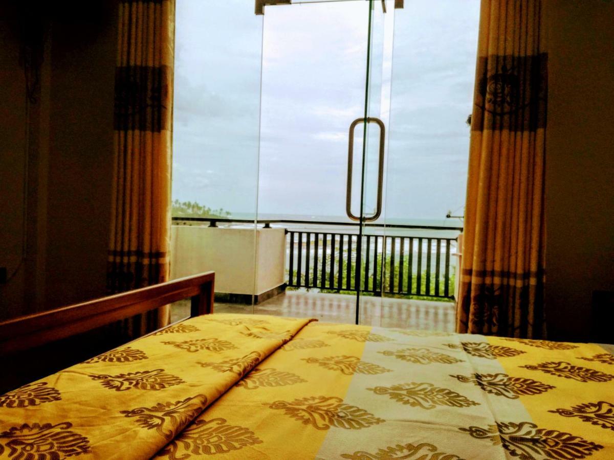 Queens Beach Hotel Tangalle Esterno foto